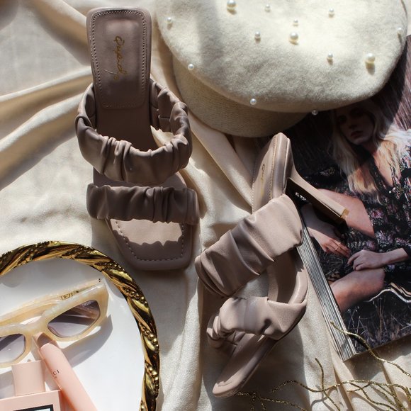 🚨FEW PAIRS LEFT// Double Ruched Birch Sandal - Picture 2 of 3